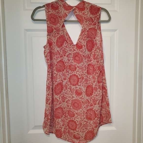 Cabi #5037 Vita Sleeveless Top Cutout Back Floral Medium Sheer - Picture 5 of 8